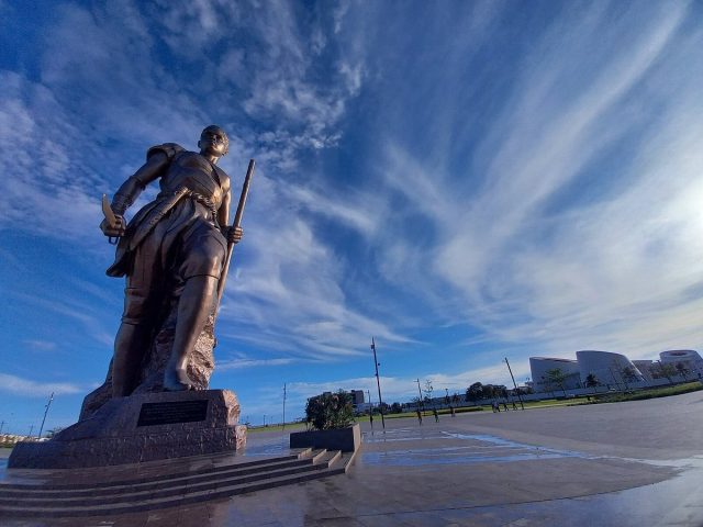 Monument Amazone